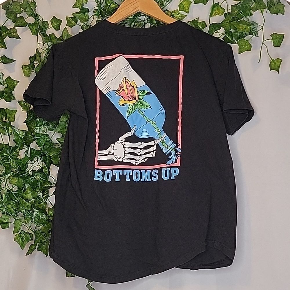 DK. Bottoms Up Tee. Size Med. - Picture 4 of 9